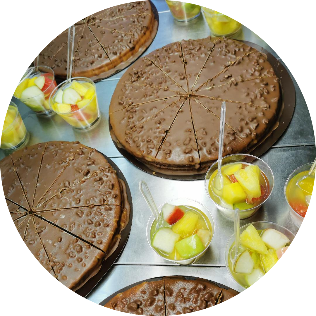 tarte au daim et salade de fruits frais